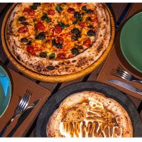 imagemBratza Esperienza - Pizza Salgada de 35 cm + Pizza Doce 25 cm