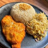 imagemFilé frango a milanesa com salpicão arroz e feijão Serve bem 1 Pessoa 