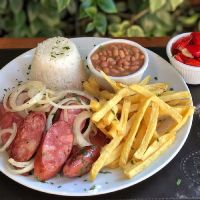 imagemCalabresa Acebolada, Arroz, Feijão e FRITAS Serve Bem 1 Pessoa