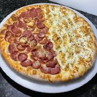 imagemPIZZA FAMILIA 1/2 CALABRESA 1/2 FRANGO C/CATUPIRY  [VEM 1 COCA COLA 2LT GRATIS]