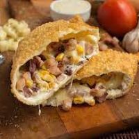 imagemPastel de Frango, Cram Cheese, Bacon e Queijo