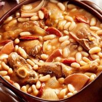 imagemCostelinha com linguiça e feijão branco