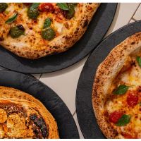 imagemFamília Bratza - 2 Pizzas Grande Salgadas 35cm + Pizza Média Doce Grátis