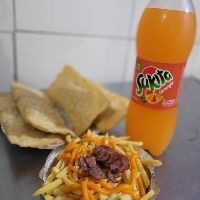 imagem do produto: COMBO FAMILIA(4 PASTEIS SABOR CALABRESA,CARNE MOIDA,MUSSARELA/ERVILHA,MILHO,OVO/1 REFRIGERANTE 2 LTS / 1 BATATA GRANDE