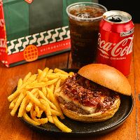 imagemHambúrguer Queijo Brie + Batata Frita - Grátis Refrigerante Lata | Combo