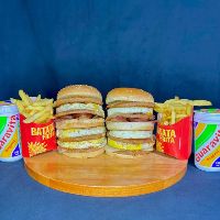 imagemPROMOÇÃO DE SÁBADO - 2 MONSTRO BURGUER + 2 BATATA P + 2 GUARAVITAS