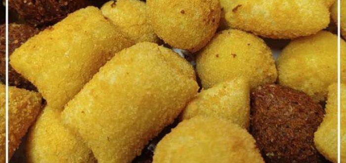 imagem do produto: 50 Salgados de festas SORTIDOS + 25 Mini churros SORTIDOS