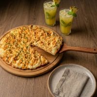 imagemEDIÇÃO NAMORADOS: "Sei lá, escolhe você!"  PIZZA 30 CM + 2 SUCOS