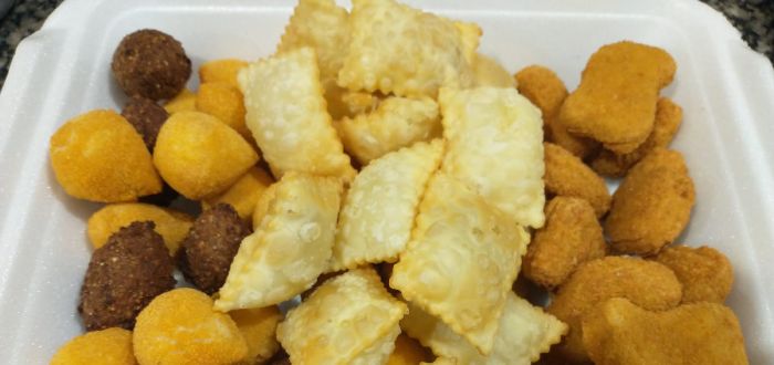 imagem do produto: KIT  c/ 12 NUGGET,25 SALGADINHOS E 20 MINI PASTEIS