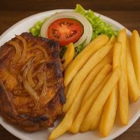 imagemCarré acebolado com fritas arroz e feijão Serve bem 1 pessoa 