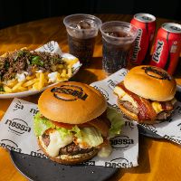imagemCOMBO PREMIUM: 2 hambúrgueres da "linha premium" + batata ribs + 2 bebidas 