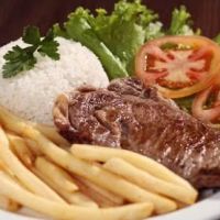 imagemContrafilé Acebolado com fritas + Coca-Cola lata 350ml