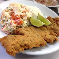 imagemFilé de frango a milanesa com maionese arroz e feijão Serve bem 1 Pessoa