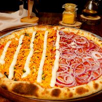 imagem1/2 Frango Catupiry 1/2 Calabresa com Cebola - 40cm - 10 Fatias