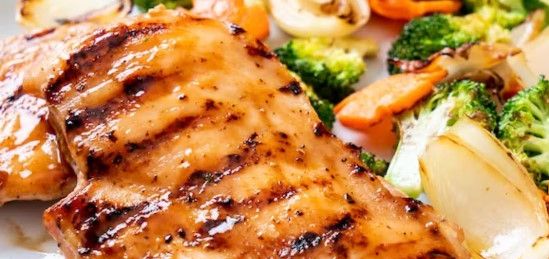 imagem do produto: Filé de Frango Grelhado com Arroz, Farofa e Salada de Maionese 