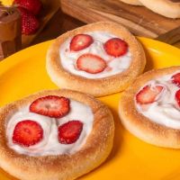 imagem do produto: Esfiha de Chocolate Branco c/ Morango